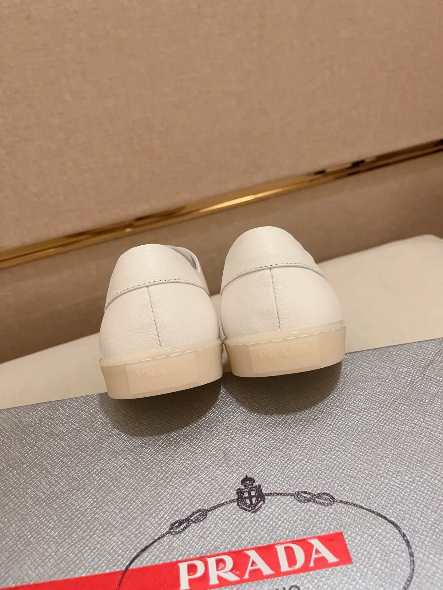 Men's shoes 💰 540💰 ✔️✔️✔️Higher version High-quality new PRADA (Prada) counters are launched at the same time. The new men's shoes and 😘 fabrics are made of high-tech glue-making technology. Lining: Full cowhide lining. 👍🏿 High-end ☄️ air-cushion molded anti-slip rubber outsole, exquisite lines, simple and elegant, comfortable and high-end for leisure travel. Code number: 38 to 44 (45 can be customized and cannot be returned or exchanged)